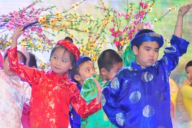 Sôi động vũ khúc chào Xuân của cả ngàn “thiên thần nhí”
