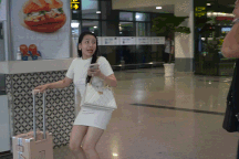 Hết vé xe, chạy thục mạng ở sân bay để kịp chuyến trong ngày cận lễ