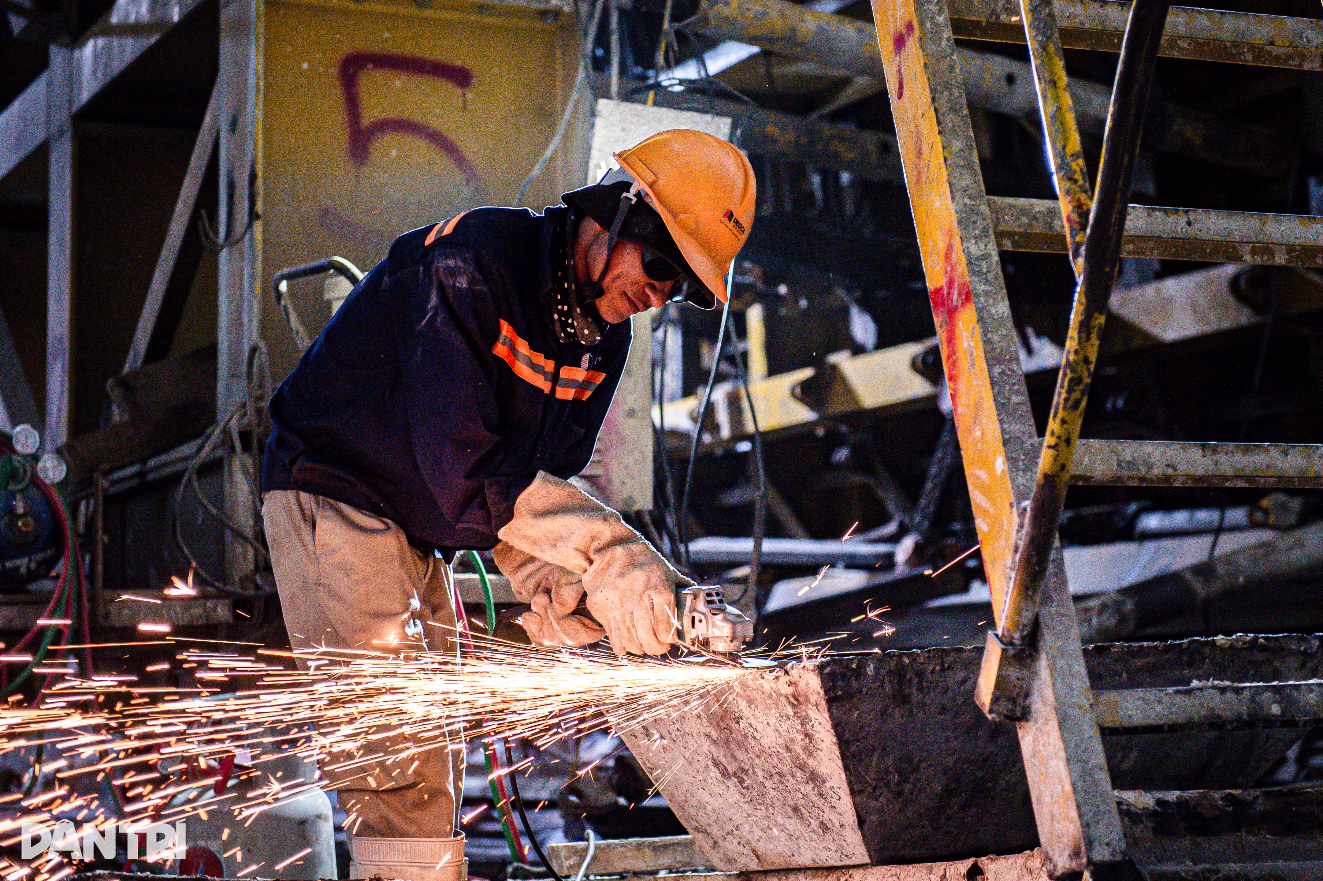 ធ្វើការកាត់ផ្លូវ Tet នៅផ្លូវរូងភ្នំ Vung ផ្លូវល្បឿនលឿន Cam Lam - Vinh Hao ប្តេជ្ញាបញ្ចប់មុនម៉ោង - 3 Làm xuyên Tết ở hầm núi Vung, cao tốc Cam Lâm - Vĩnh Hảo quyết về đích sớm - 3