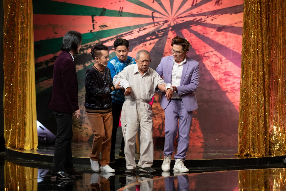 NSND Hồng Vân, Minh Nhí khóc hết nước mắt nhớ cố nghệ sĩ Lê Bình, Anh Vũ - 5