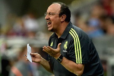 Benitez bị ép chọn quân ở trận thua Barcelona?