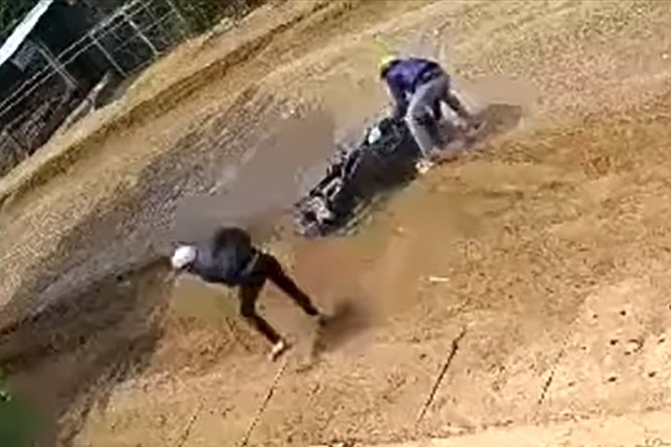 Bà bầu kể chuyện cầm dao 