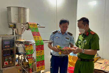 Hàng tấn "kẹo Nhật Bản" được đóng gói ở Hà Nội