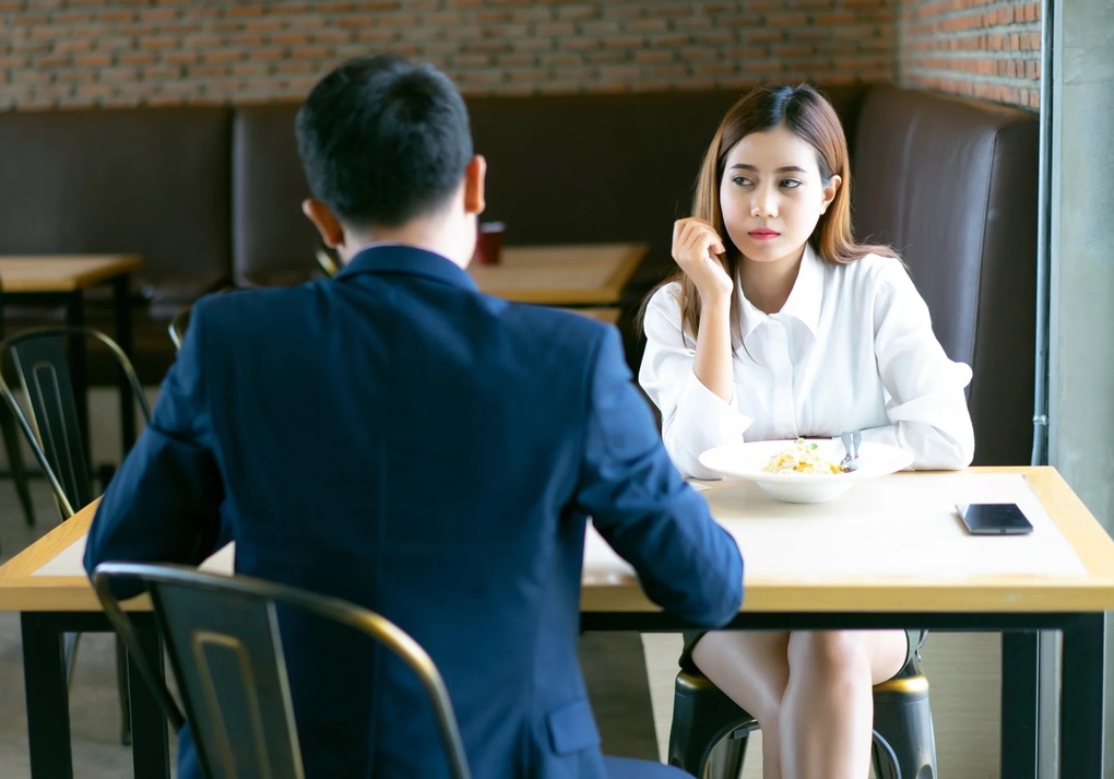 Sợ trả tiền trong buổi hẹn hò đầu tiên, chàng trai trốn vào WC - 1 Sợ trả tiền trong buổi hẹn hò đầu tiên, chàng trai trốn vào WC - 1