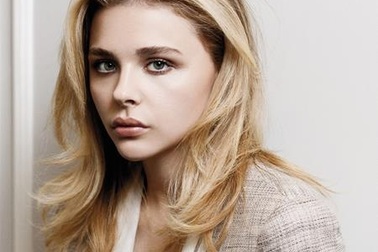 “Con dâu tương lai” của David Beckham khoe lưng trần gợi cảm