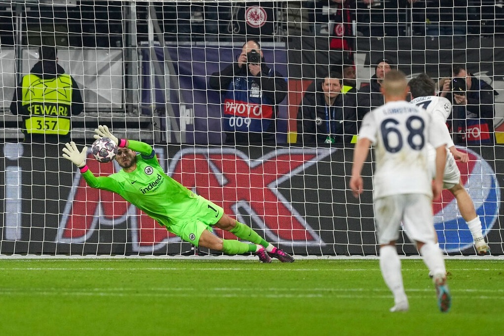 Napoli có cơ hội lớn lần đầu tiên vào tứ kết Champions League - 2 Napoli có cơ hội lớn lần đầu tiên vào tứ kết Champions League - 2