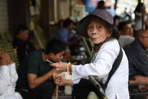 Việt Nam già hóa dân số nhanh nhất thế giới, sao tránh cảnh “chưa giàu đã già”?