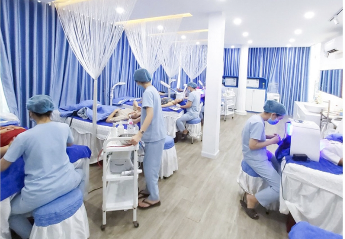 Thời gian qua, Thanh tra Sở Y tế TP.HCM liên tục xử phạt và tước quyền sử dụng chứng chỉ hành nghề khám, chữa bệnh của nhiều bác sĩ. (Ảnh minh hoạ).