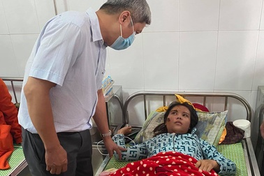 Thứ trưởng Bộ Y tế: Không để người dân vùng lũ ăn mỳ gói dài ngày