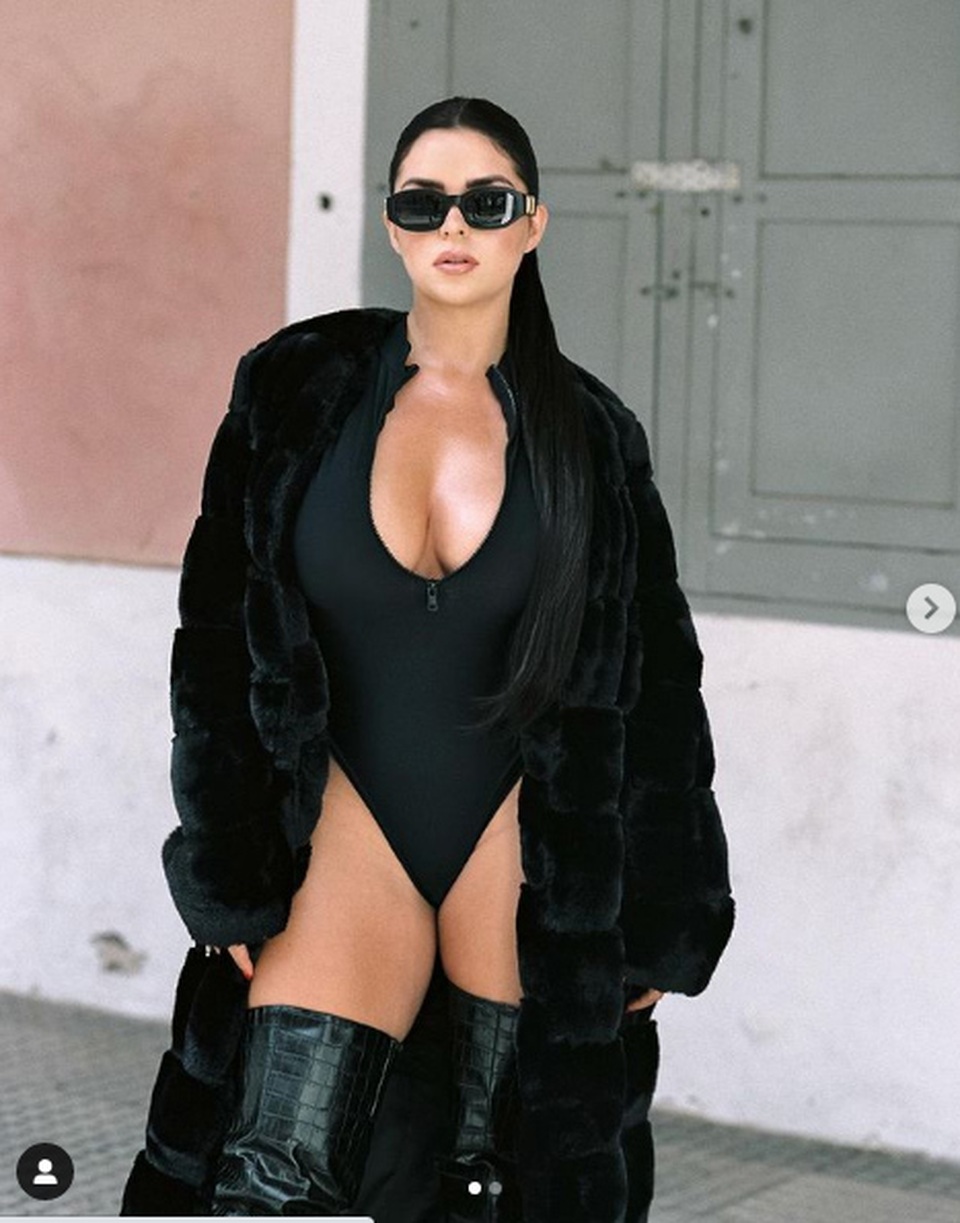 Demi Rose liên tục tung ảnh gợi cảm sau khi phủ nhận tin đồn nâng ngực - 5 Demi Rose liên tục tung ảnh gợi cảm sau khi phủ nhận tin đồn nâng ngực - 5