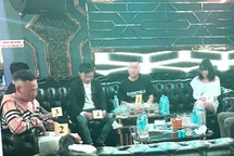 Công an đột kích quán bar Sky, phát hiện nhiều người dương tính ma túy