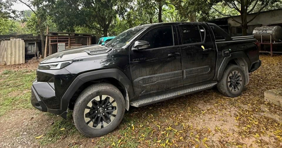 Toyota Hilux 2026 biển số Hà Nội mới chạy 300km đã được rao bán