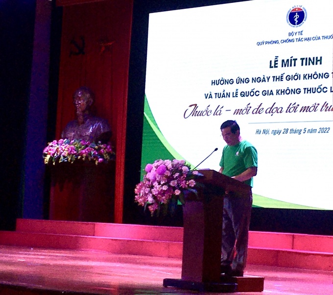 Thầy thuốc Nhân dân, PGS. TS Lương Ngọc Khuê, Phó Chủ tịch Hội đồng Y khoa quốc gia, Cục trưởng Cục Quản lý Khám, chữa bệnh - Bộ Y tế, Giám đốc Quỹ Phòng chống tác hại của thuốc lá, Bộ Y tế phát biểu tại Lễ mít tinh