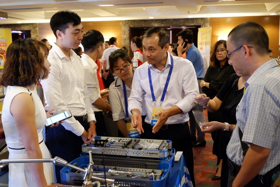 PGS.TS Nguyễn Văn Thạch trở thành Chủ tịch Hội Phẫu thuật Cột sống Việt Nam - 3 PGS.TS Nguyễn Văn Thạch trở thành Chủ tịch Hội Phẫu thuật Cột sống Việt Nam - 3