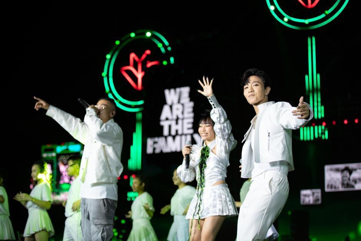 Đại nhạc hội Light Up Viet Nam do VPBank tổ chức bùng nổ không gian mạng với 3 triệu lượt xem livestream - 5 Đại nhạc hội Light Up Viet Nam do VPBank tổ chức bùng nổ không gian mạng với 3 triệu lượt xem livestream - 5