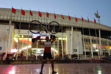 CĐV Thái Lan đạp xe 1400 km tới Việt Nam để tiếp lửa cho đội nhà