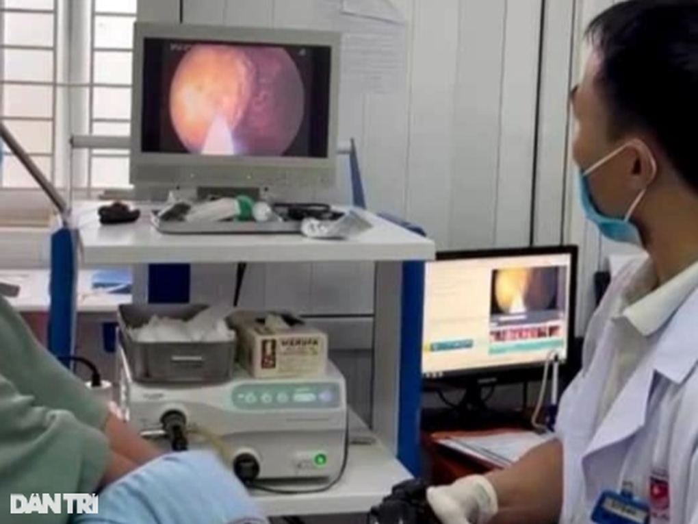 Ăn quả hồng giòn, người đàn ông suýt mất mạng? - 1 Ăn quả hồng giòn, người đàn ông suýt mất mạng? - 1