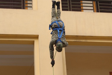 Xem lực lượng chống khủng bố trấn áp tội phạm, giải cứu con tin