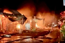 Hỏa hoạn thiêu rụi 40 ki ốt trong trung tâm thương mại