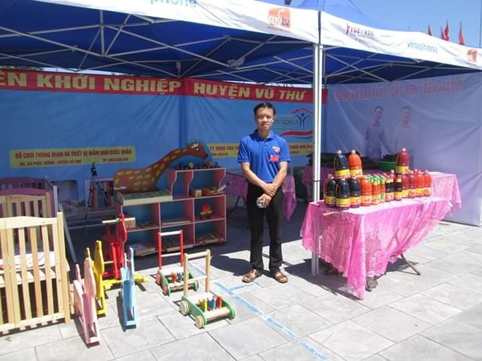 Học nghề cơ khí, chàng trai quê lúa tự mở công ty sản xuất đồ chơi - 3 Học nghề cơ khí, chàng trai quê lúa tự mở công ty sản xuất đồ chơi - 3