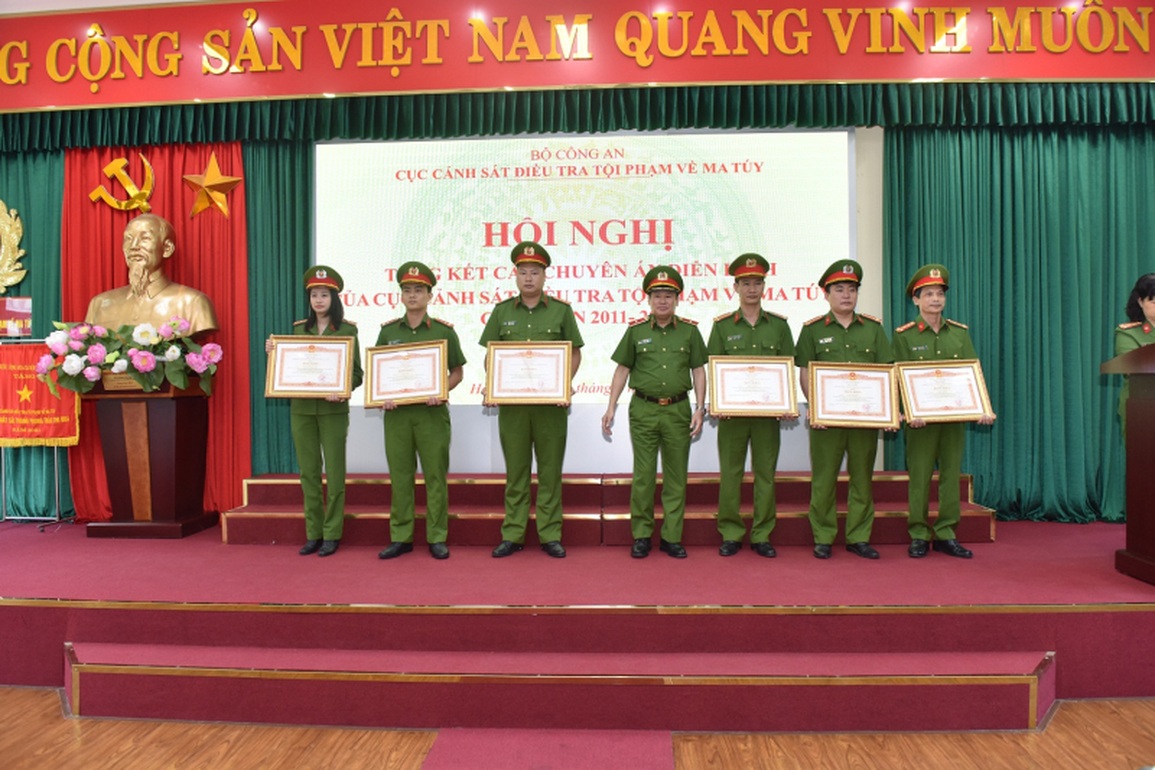10 năm, bắt giữ hơn 350.000 đối tượng phạm tội về ma túy - 2 10 năm, bắt giữ hơn 350.000 đối tượng phạm tội về ma túy - 2