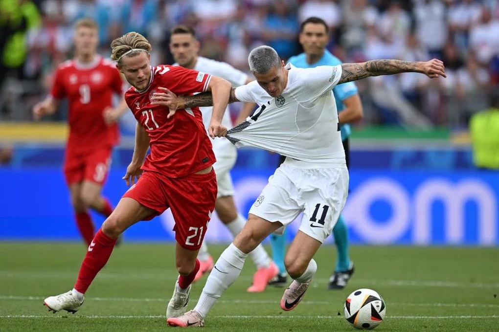 Hy hữu: Đan Mạch và Slovenia bằng nhau mọi chỉ số, UEFA phán xử lạ lùng - 1 Hy hữu: Đan Mạch và Slovenia bằng nhau mọi chỉ số, UEFA phán xử lạ lùng - 1