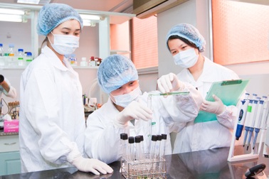 Vaccine Covid-19 "made-in Vietnam": Áp lực của "người đi sau"