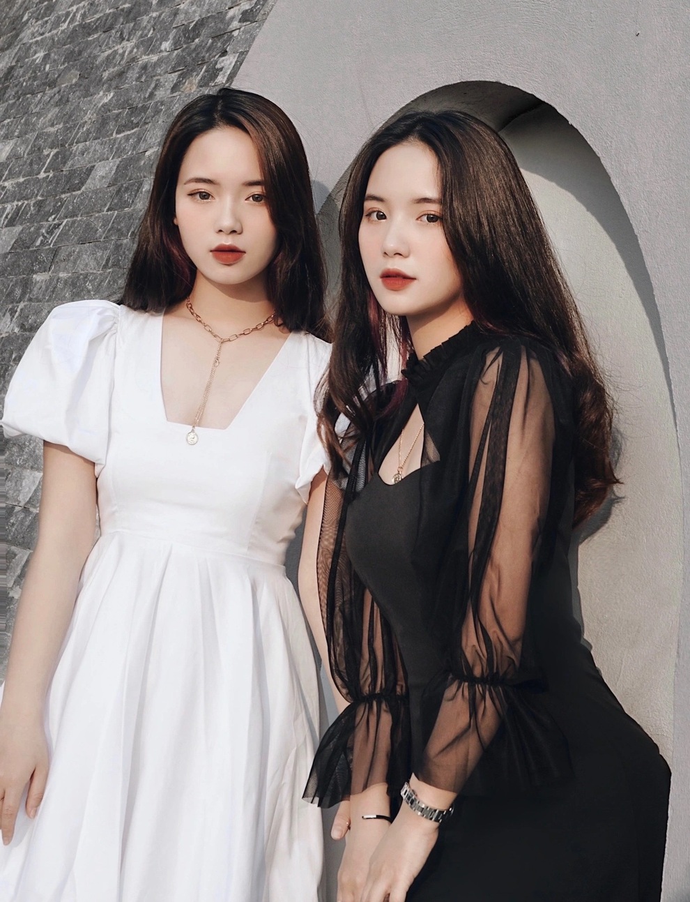 Cặp chị em song sinh Hằng - Nga nổi tiếng ở Đại học Thương mại - 1 Cặp chị em song sinh Hằng - Nga nổi tiếng ở Đại học Thương mại - 1