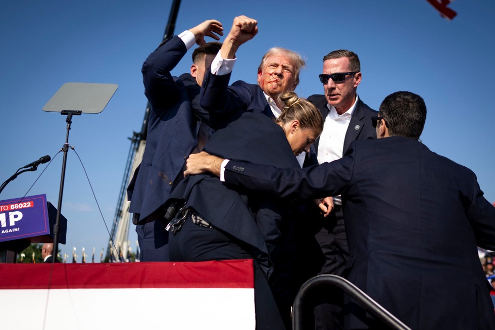 Vụ ám sát hụt ông Trump tác động thế nào tới cuộc đua ghế nóng Nhà Trắng? - 1 Vụ ám sát hụt ông Trump tác động thế nào tới cuộc đua ghế nóng Nhà Trắng? - 1