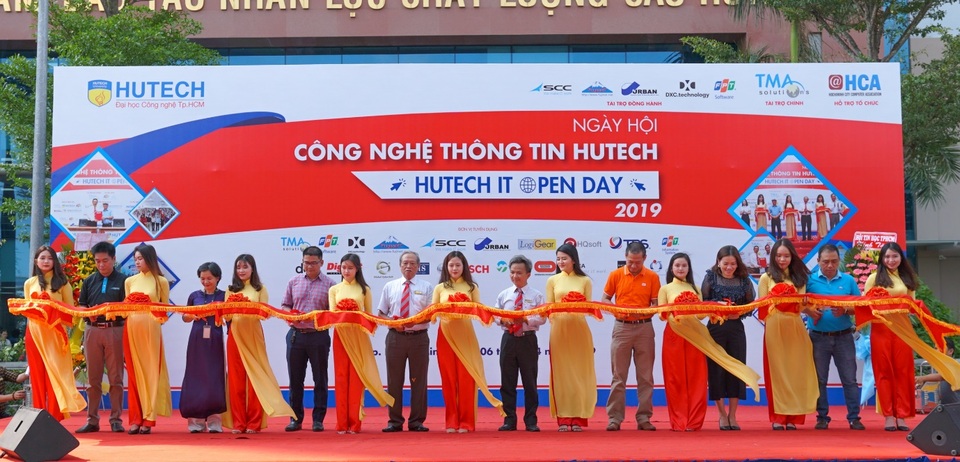 Ngày hội tuyển dụng HUTECH IT OPEN DAY 2020 sẵn sàng “bùng nổ” vào ngày 19/6 - 1 Ngày hội tuyển dụng HUTECH IT OPEN DAY 2020 sẵn sàng “bùng nổ” vào ngày 19/6 - 1