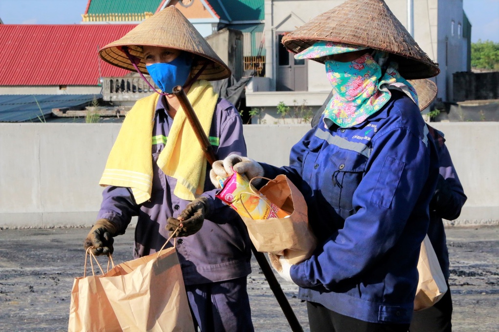 Hàng nghìn lao động mất việc, giảm giờ làm lao đao trước Tết - 4 Hàng nghìn lao động mất việc, giảm giờ làm lao đao trước Tết - 4
