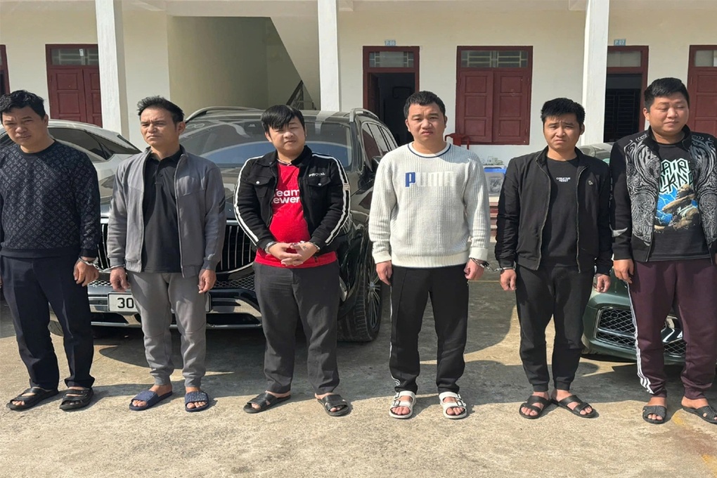 Phá đường dây lừa đảo chứng khoán, rửa tiền, thu giữ 13 ô tô - 1 Phá đường dây lừa đảo chứng khoán, rửa tiền, thu giữ 13 ô tô - 1