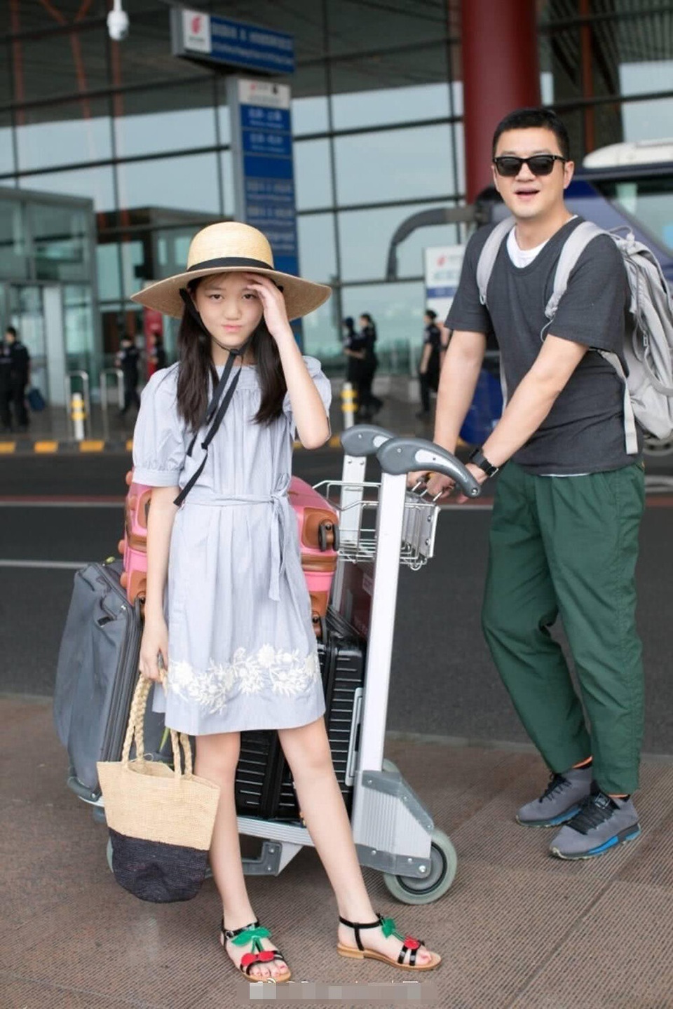 Lý Yên: Cô con gái 15 tuổi sành điệu, sở hữu chiều cao 173 cm của Vương Phi - 12 Lý Yên: Cô con gái 15 tuổi sành điệu, sở hữu chiều cao 173 cm của Vương Phi - 12