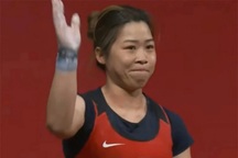 Xúc động hình ảnh Hoàng Thị Duyên vẫy tay chào Olympic Tokyo