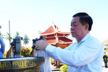 Trưởng Ban Tuyên giáo Trung ương dâng hương tưởng nhớ anh hùng liệt sĩ
