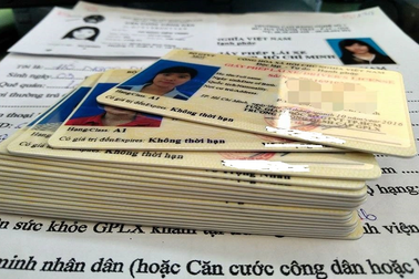 Bằng lái xe hỏng và mất hồ sơ gốc, có phải thi lại không?