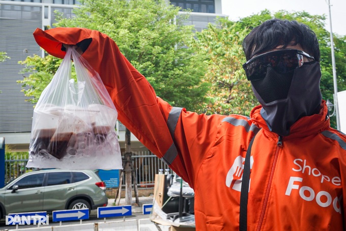 Shipper xếp hàng dài mua chè đậu đỏ ngày Thất tịch - 2