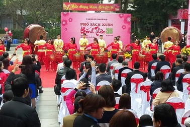 Hà Nội: Phố sách Bính Thân giảm giá tưng bừng