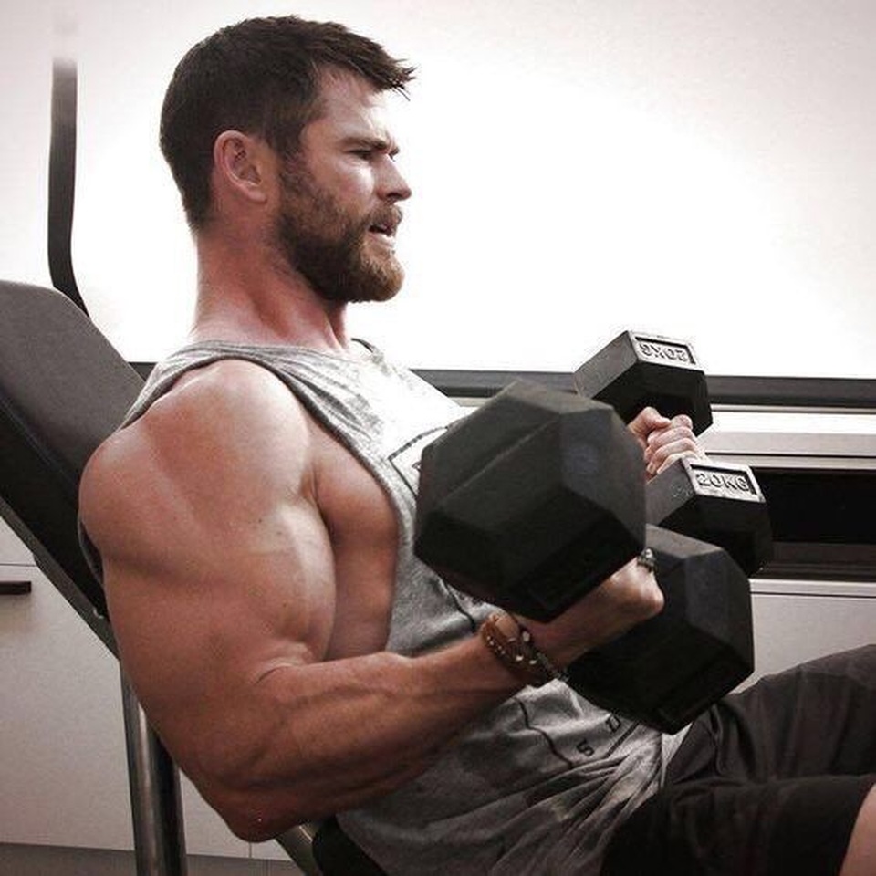 Chris Hemsworth khoe cơ bắp tại trường quay phim Thor - 7 Chris Hemsworth khoe cơ bắp tại trường quay phim Thor - 7