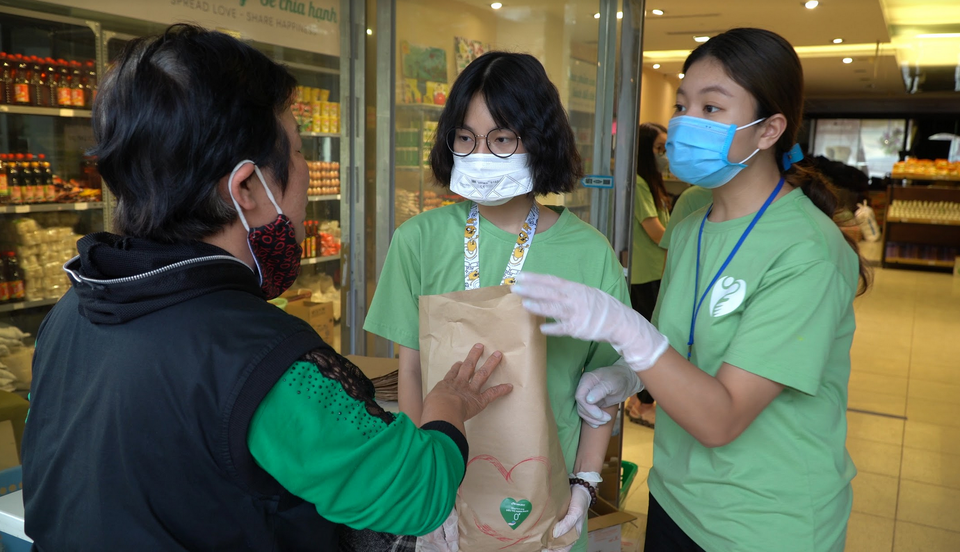 Học sinh Thủ đô quyên góp thực phẩm giúp đỡ người nghèo chống dịch Covid-19 - 3 Học sinh Thủ đô quyên góp thực phẩm giúp đỡ người nghèo chống dịch Covid-19 - 3