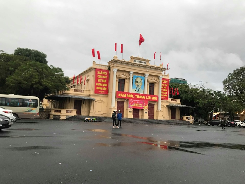 Mưa lớn kèm sấm chớp, đường phố Hải Phòng vắng hoe ngày mùng 1 - 8 Mưa lớn kèm sấm chớp, đường phố Hải Phòng vắng hoe ngày mùng 1 - 8