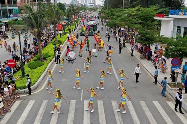 Người dân phố biển phá thế "đóng băng", sẵn sàng mùa du lịch mới