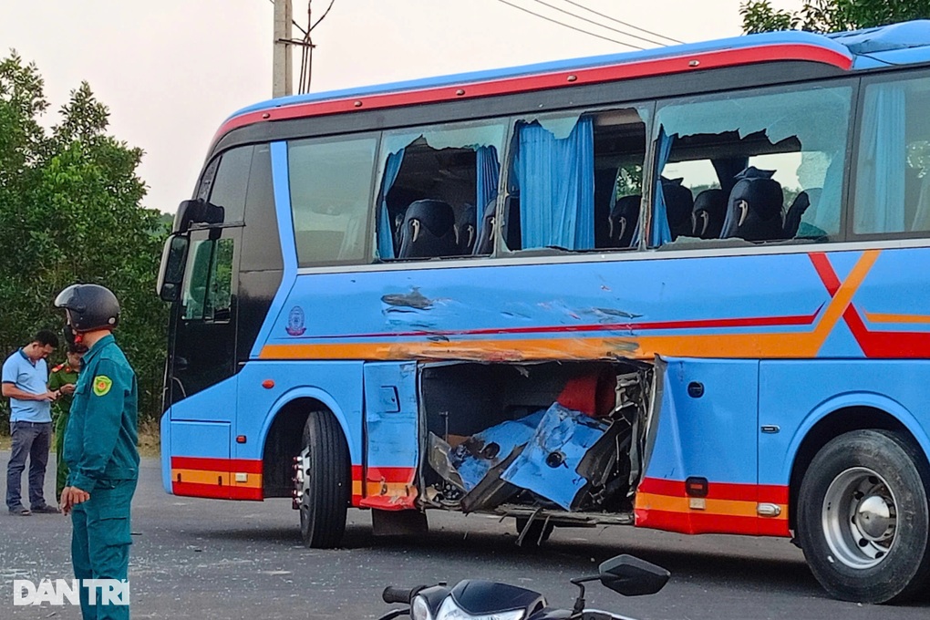 Ô tô chở đoàn khách gặp nạn trên đường ở Đà Nẵng - 2