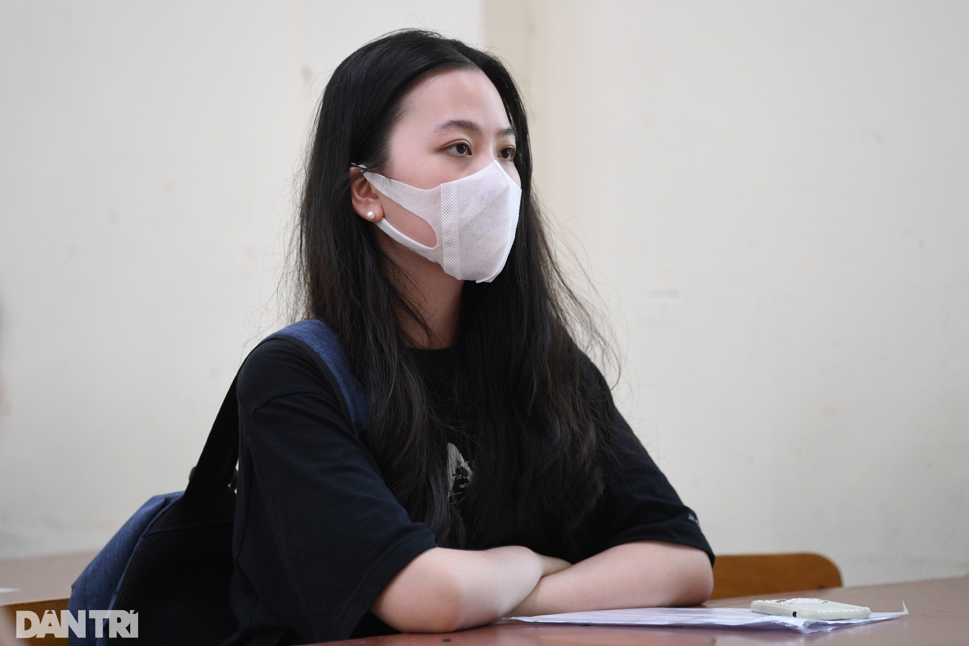Thí sinh Hà Nội đội nắng tới các điểm thi hoàn thành thủ tục dự thi vào 10 - 12 Thí sinh Hà Nội đội nắng tới các điểm thi hoàn thành thủ tục dự thi vào 10 - 12