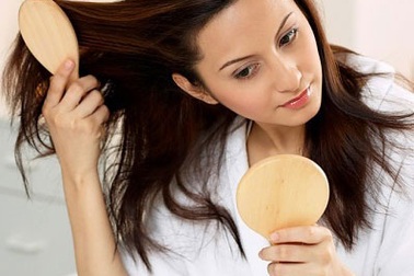 Chứng rụng tóc ở nữ trong mùa nóng