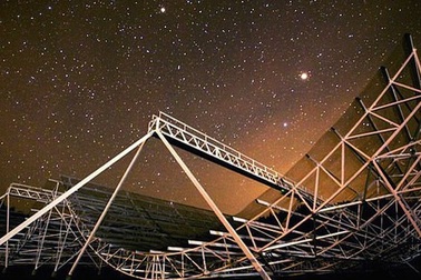 Bùng phát tín hiệu vô tuyến bí ẩn cách xa trái đất 1,5 tỉ năm ánh sáng