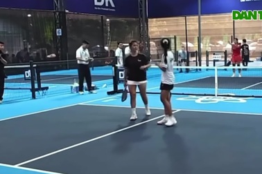 Pha bóng hy hữu tại giải pickleball báo Dân trí