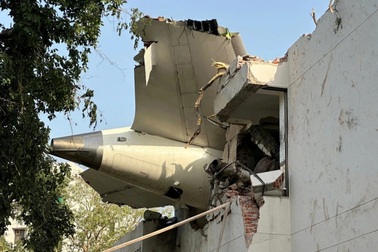 Thủ tướng gửi điện chia buồn về vụ tai nạn hàng không tại Ấn Độ