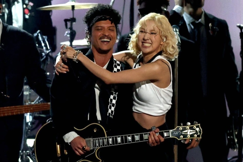 Hé lộ đĩa đơn bán chạy nhất toàn cầu năm 2025 - 1