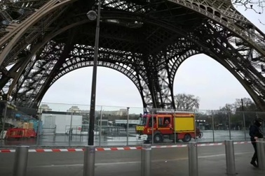 Chuông báo cháy kích hoạt ở tháp Eiffel, hơn 1.200 du khách sơ tán